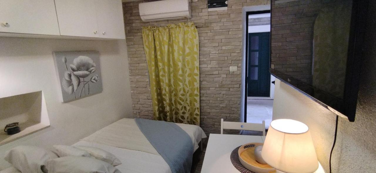 Tiny Studio In City Center Stone House Split Eksteriør bilde