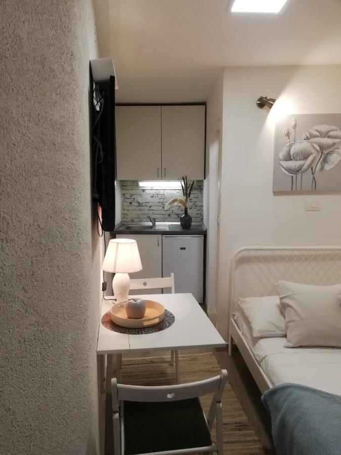 Tiny Studio In City Center Stone House Split Eksteriør bilde